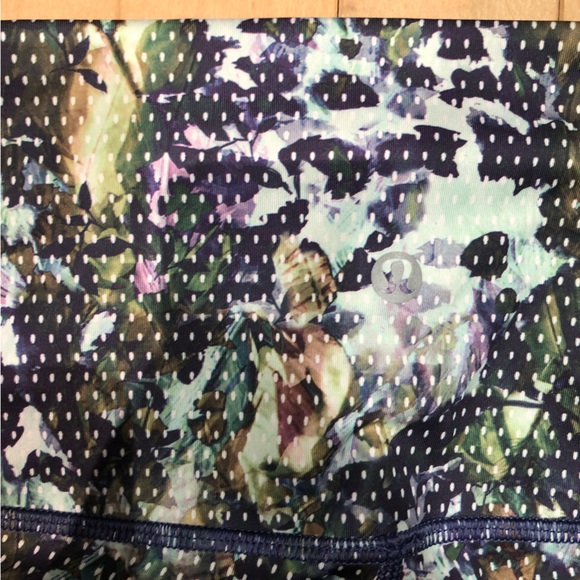 Lululemon leggings - excellent condition - Picture 2 of 3